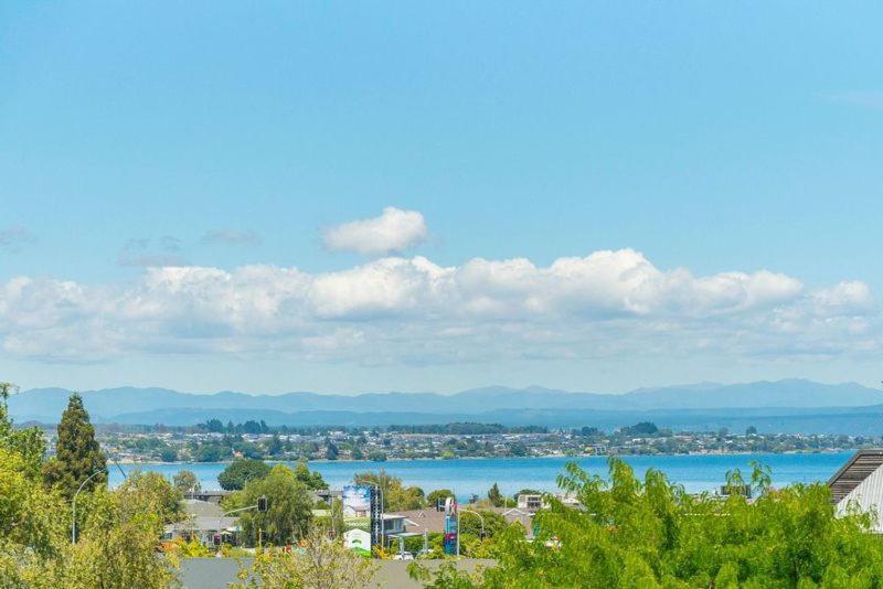Lakeview Luxury - Taupo Holiday Apartment Extérieur photo
